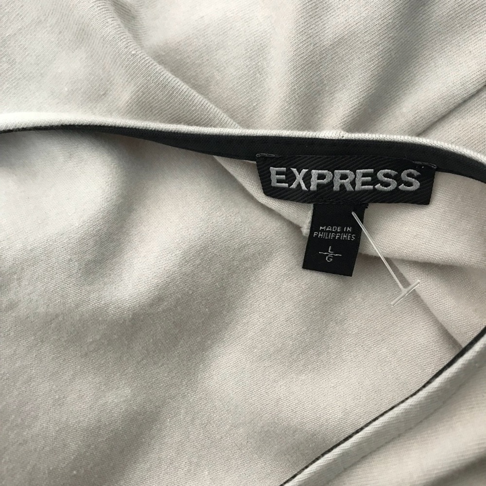 Lot 2 NEW Express Tops - Picture 7 of 8